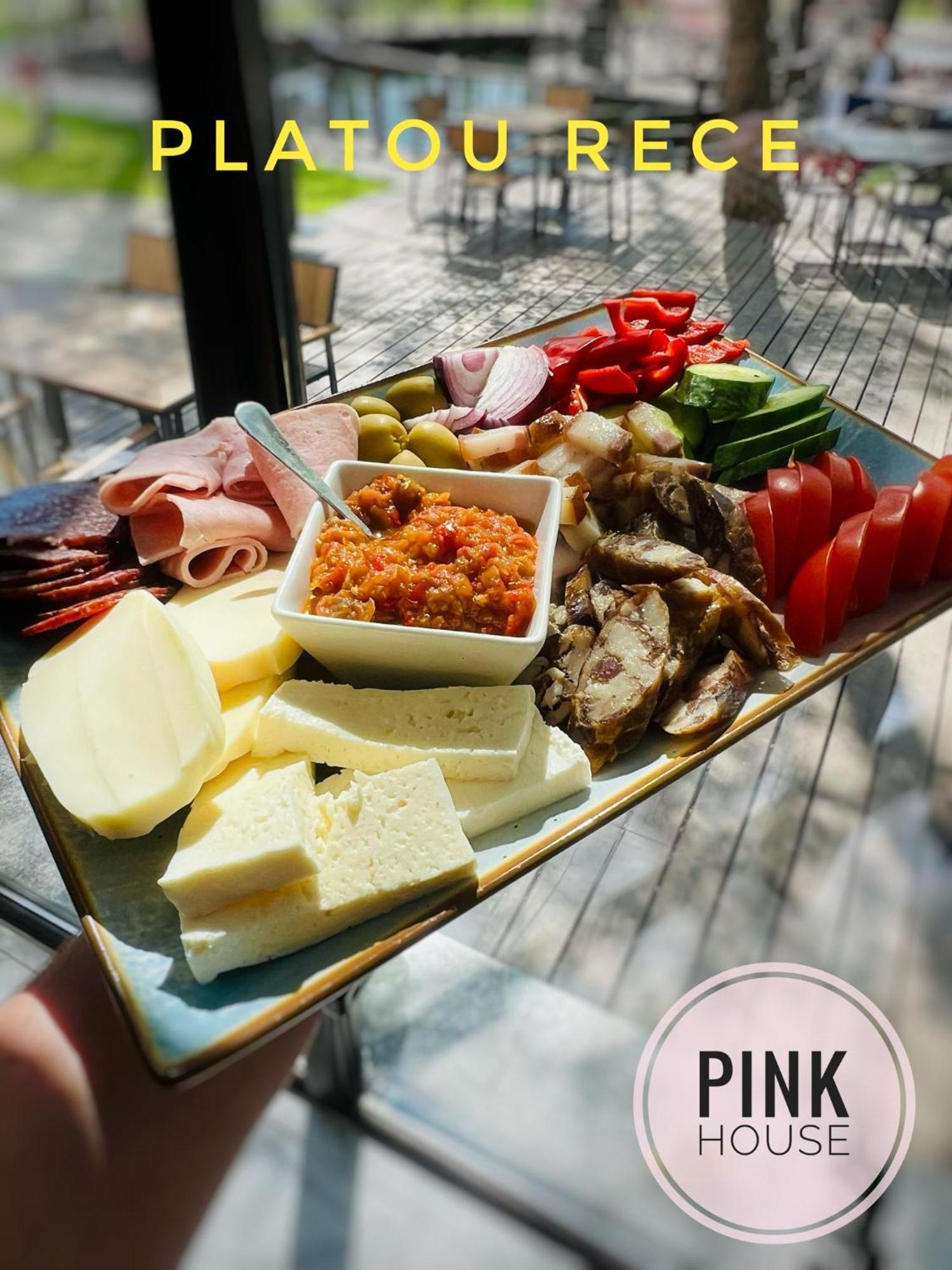 Pensiunea Pink House Runcu Hotel รุนกู ภายนอก รูปภาพ